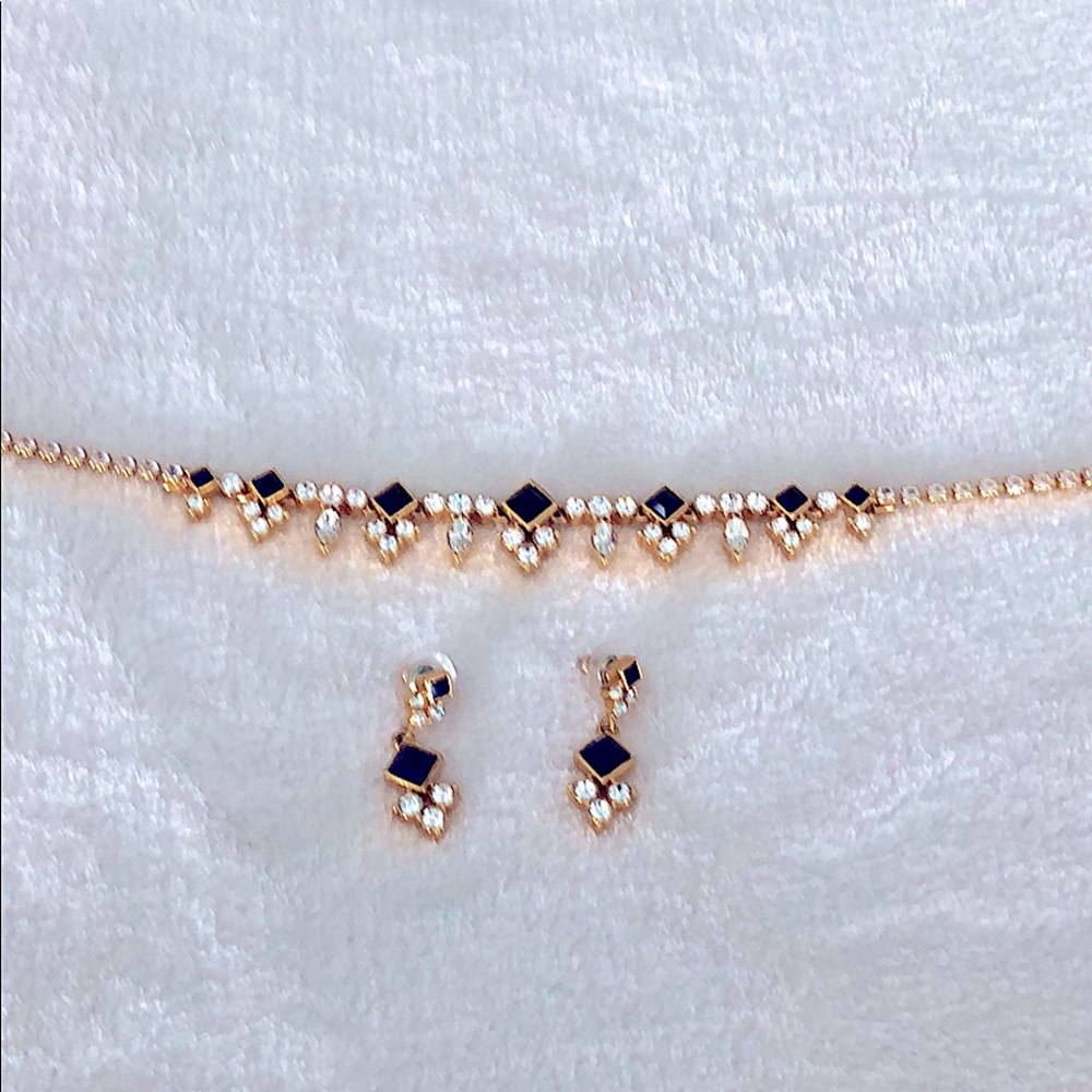 Necklace and earring set